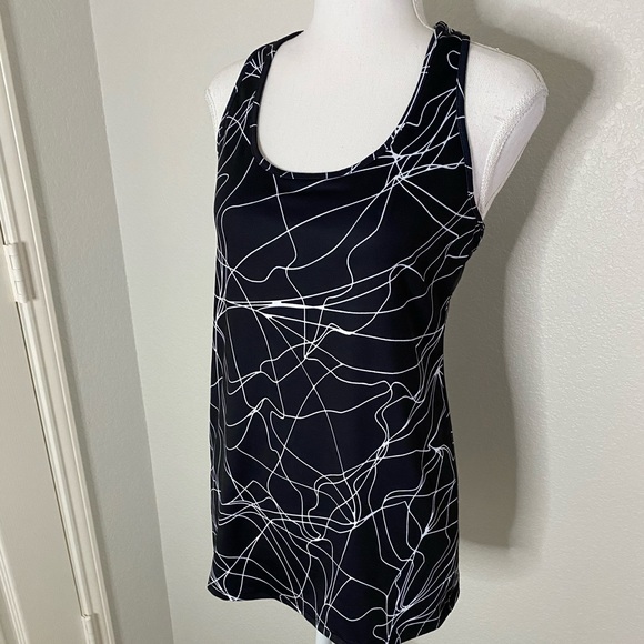 NWOT Fabletics Mary Tank w/ Back Mesh Design - Picture 3 of 6